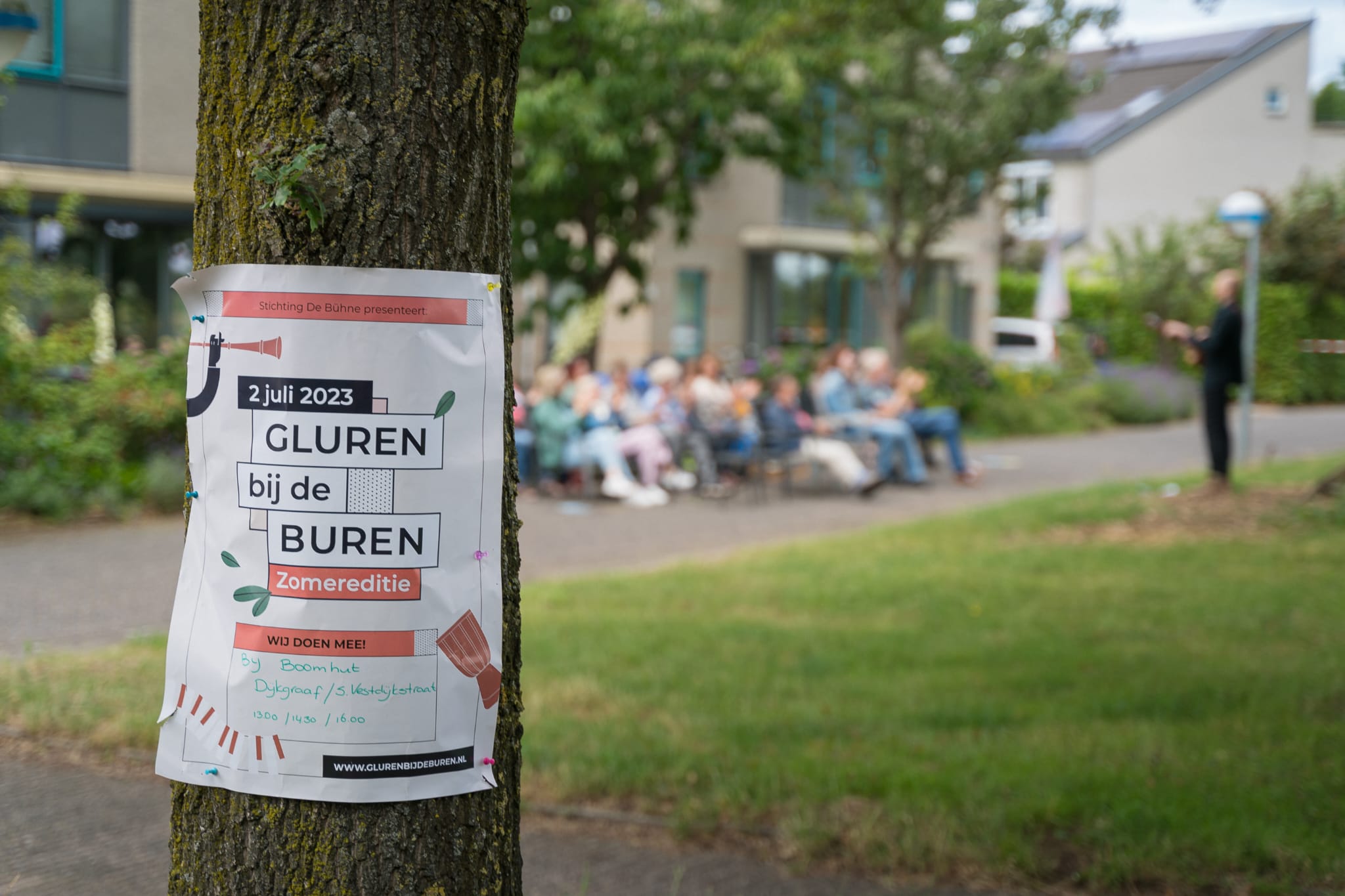 Bijzondere optredens en onverwachte ontmoetingen in 1000 zonovergoten tuinen: een geslaagde editie van Gluren bij de Buren 2023